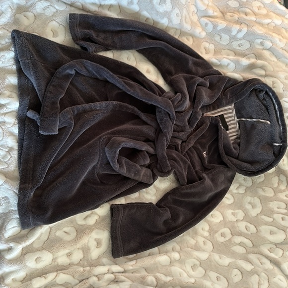 Victoria secret mid length plush robe size small - Picture 6 of 6